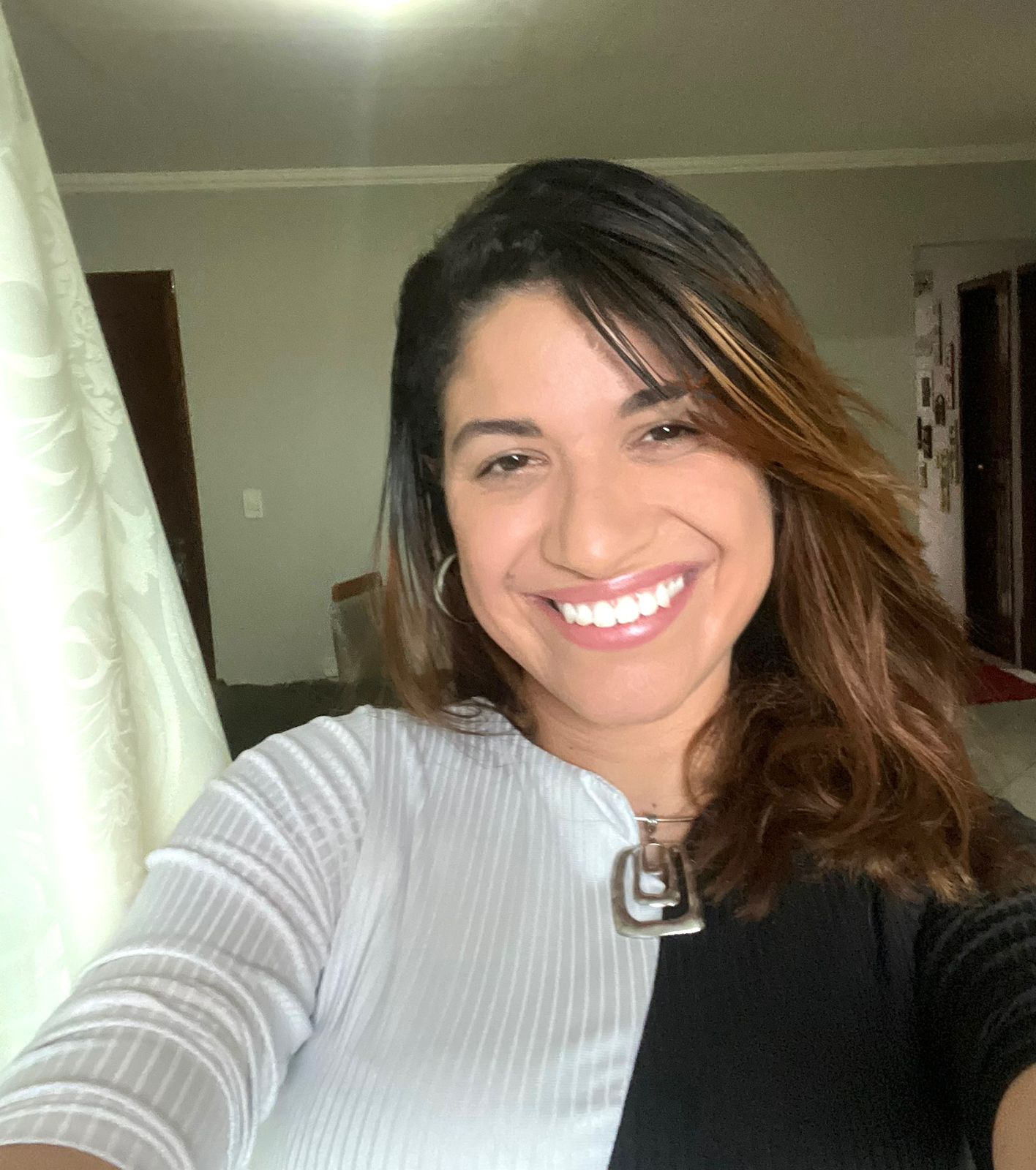 Profª. Dra. Letícia Gantzias Abreu